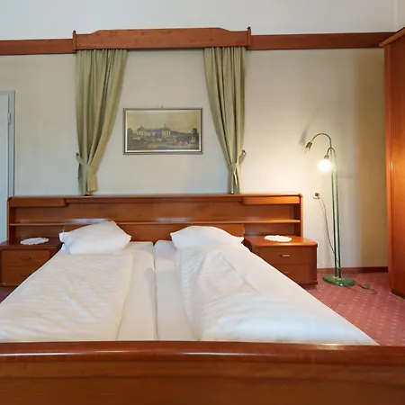 Altstadthotel Eck 酒店 利恩茨