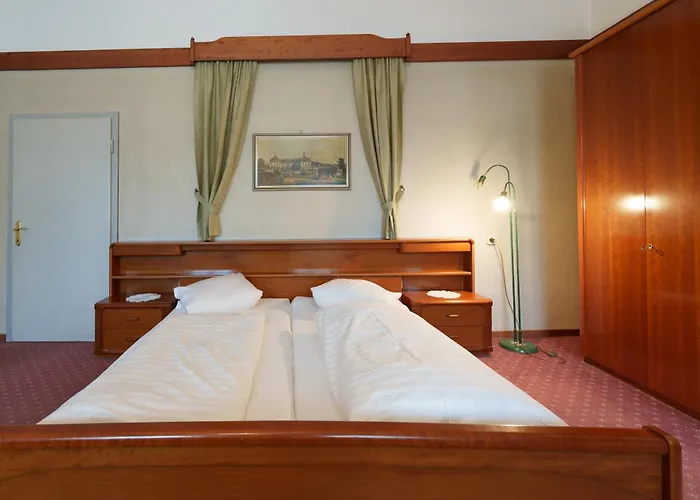 Altstadthotel Eck 酒店 利恩茨