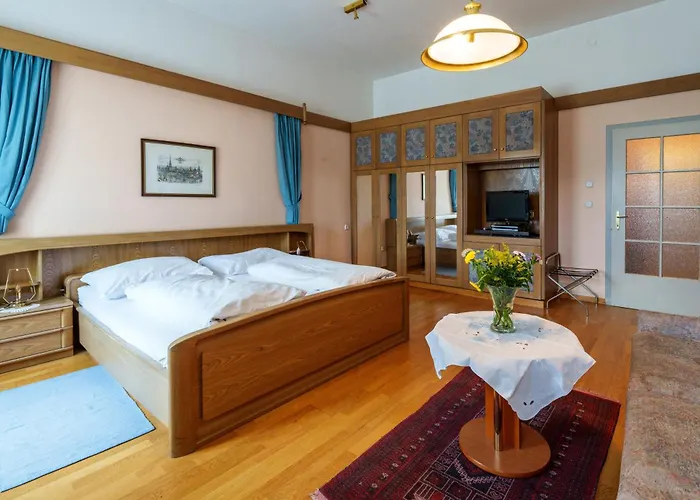 Altstadthotel Eck 酒店 利恩茨