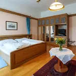 Altstadthotel Eck Szálloda Lienz